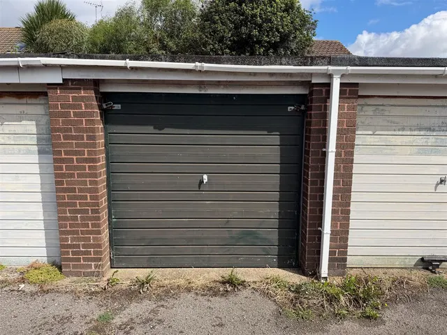 Southfields Road, Littlehampton, photo 1