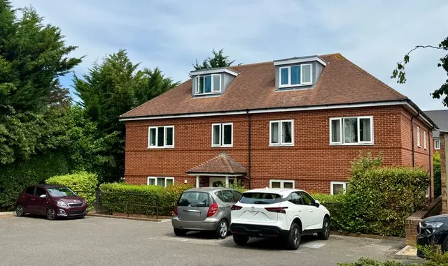 Vernon Close, Servalan Court, KT19, photo 1