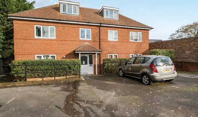 Vernon Close, Servalan Court, KT19, photo 1