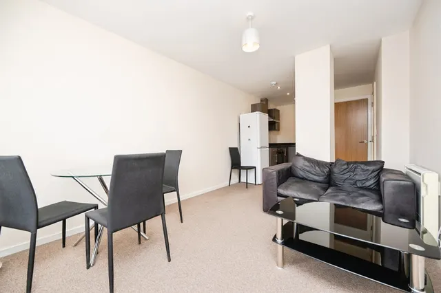 High Street, Kingswinford, DY6, photo 2