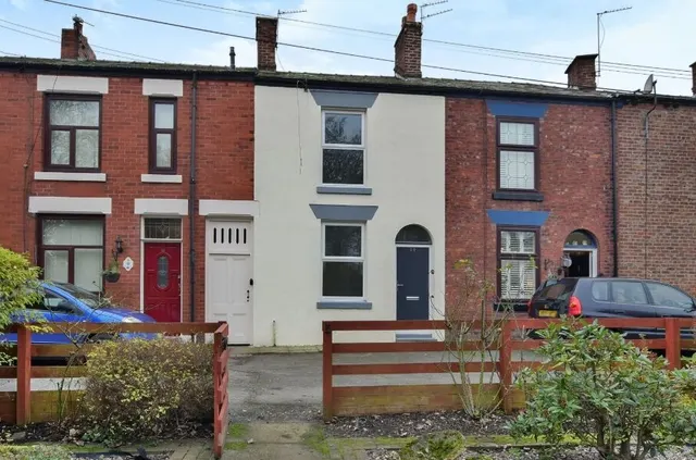 Pineapple Street, Stockport, SK7, photo 1