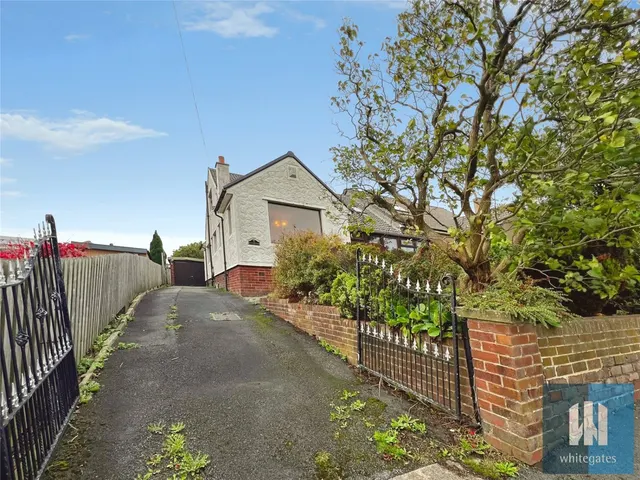 West Lodge Crescent, Ainley Top, HD2, photo 1