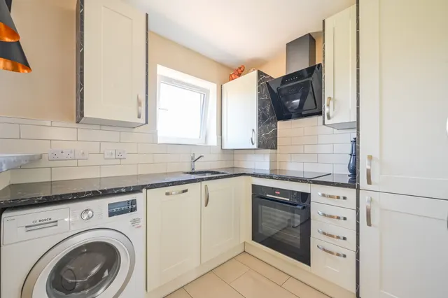 London, E16, photo 2