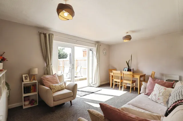 Churchill Road, Stamford, PE9, photo 2