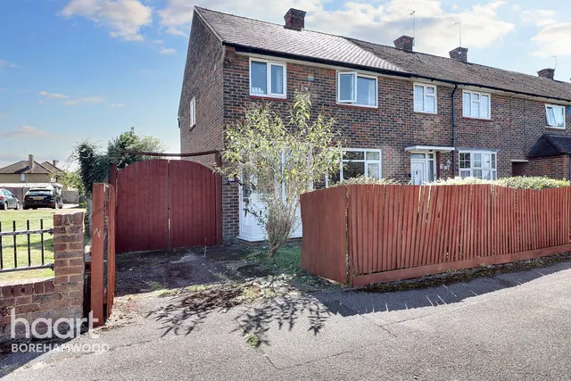 3 bedroom house, Croxdale Road, Borehamwood, WD6