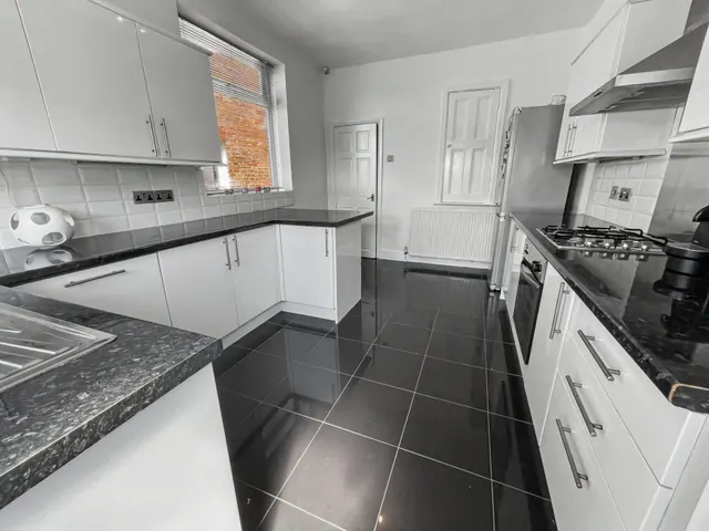 Kingswood Road, Prestwich, M25, photo 2