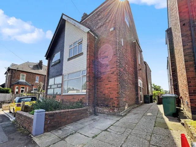 Kingswood Road, Prestwich, M25, photo 1