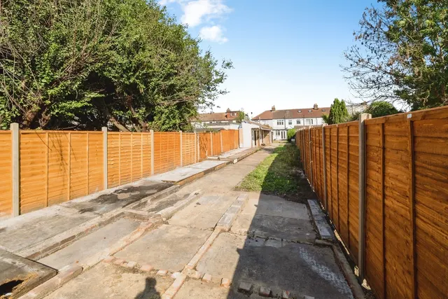 Photo 2 — Jersey Road, Rainham, RM13