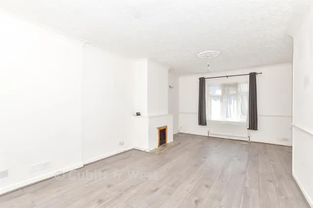 Totland Road, Portsmouth, PO6, photo 3