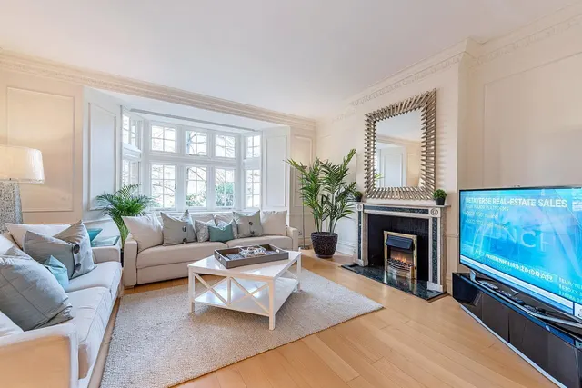 Photo 3 — Knightsbridge, Kensington and Chelsea, London, SW1X