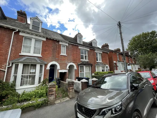 VIEWINGS PAUSED St Marks Road, Salisbury, SP1, photo 1
