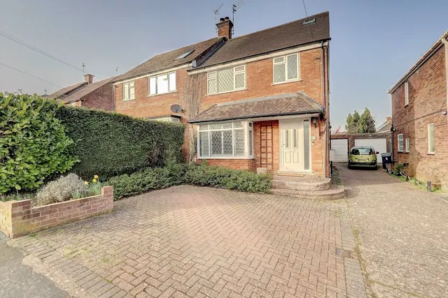 Cedar Avenue, High Wycombe, HP15, photo 1