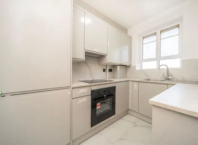 White City Estate, Shepherds Bush, W12, photo 3