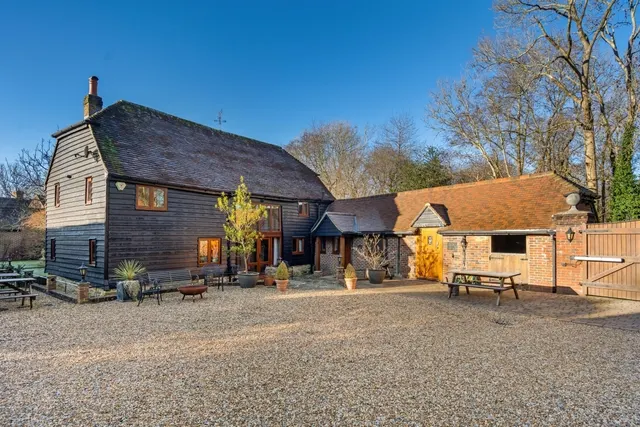 Kerves Lane Horsham RH13, photo 1