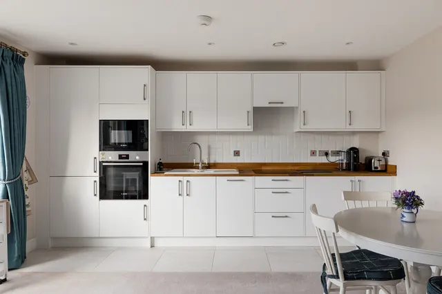 High Road, Loughton, IG10, photo 3