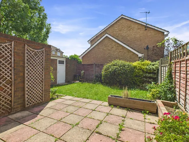 Feltham, photo 3