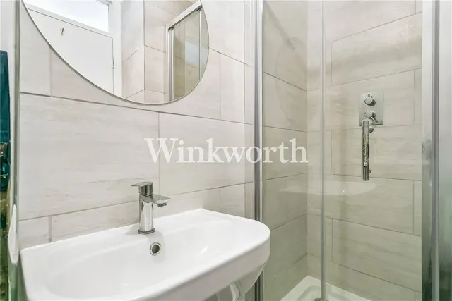 Photo 2 — Finsbury Park Avenue, London, N4