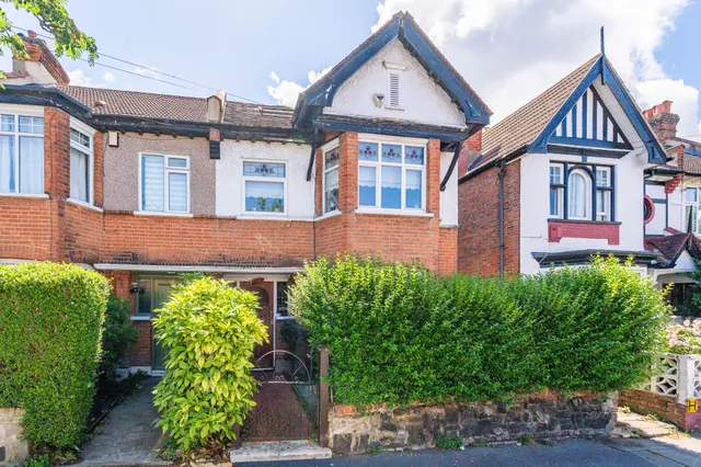 50 Lyndhurst Road, Thornton Heath, photo 1