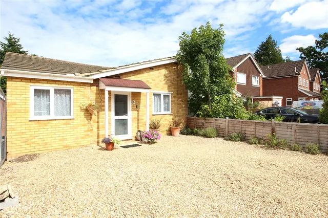Gravel Road, Church Crookham, Fleet, GU52 6BB, photo 1