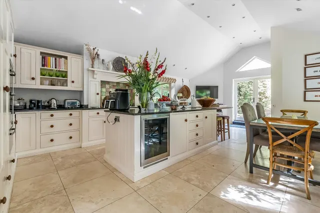 Bagshot Road, West End, GU24, photo 3
