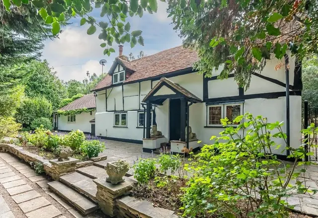 Bagshot Road, West End, GU24, photo 1