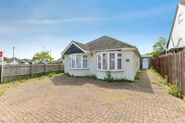 Woodside Avenue, Northampton, photo 1