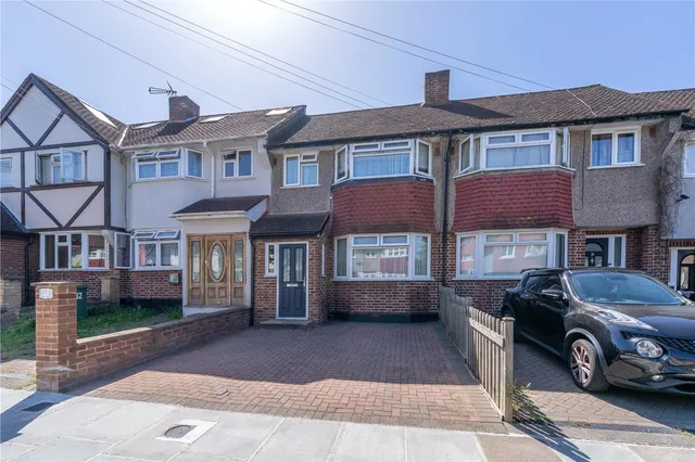 Fulwell Park Avenue, Twickenham, TW2 5HB, photo 1