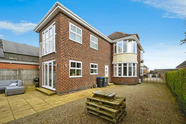 Thoresby Avenue, Kirkby In Ashfield, NG17, photo 2