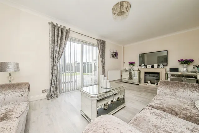 St. Johns Road, Clacton-On-Sea, CO16, photo 3