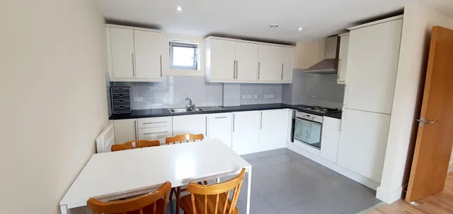 Golate Court Cardiff, CF10, photo 2