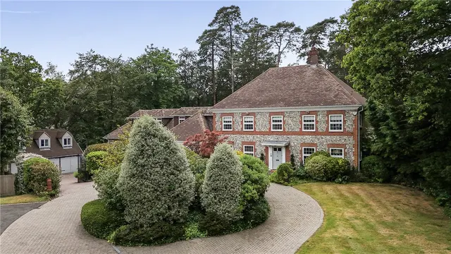 Kestrel Close, Ewshot, Farnham, GU10, photo 1