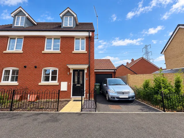 Blue Rock Drive, AYLESBURY, photo 1