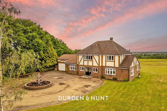 Manor Road, Lambourne End, RM4, photo 2