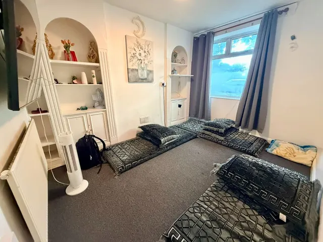 Shelley Avenue, Greenford, UB6, photo 1