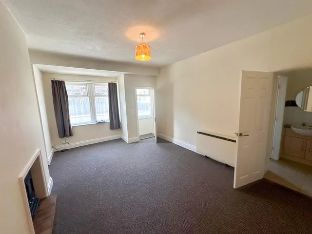 Kirkgate, Silsden, BD20, photo 3