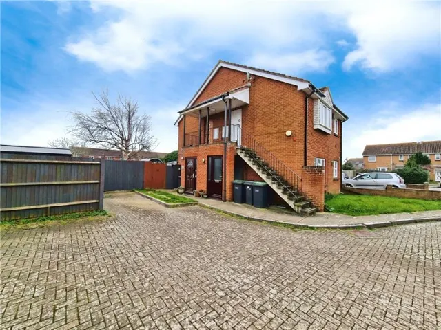 Osprey Gardens, Lee-on-the-Solent, PO13, photo 1