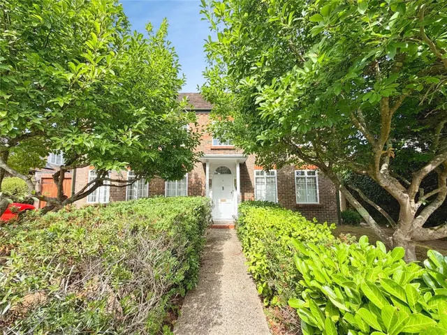 Angmering, BN16, photo 1