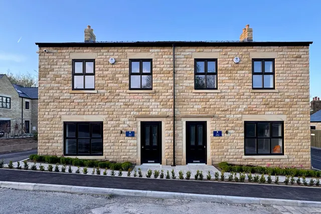 The Peaks, Glossop, photo 1