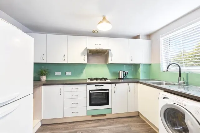 Wiltshire Crescent, Basingstoke, RG22, photo 3