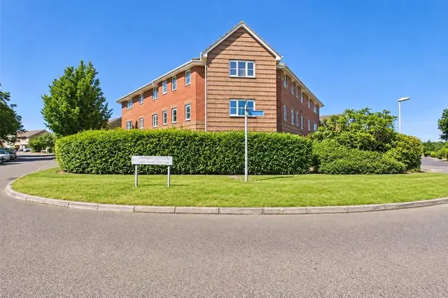 Wiltshire Crescent, Basingstoke, RG22, photo 1