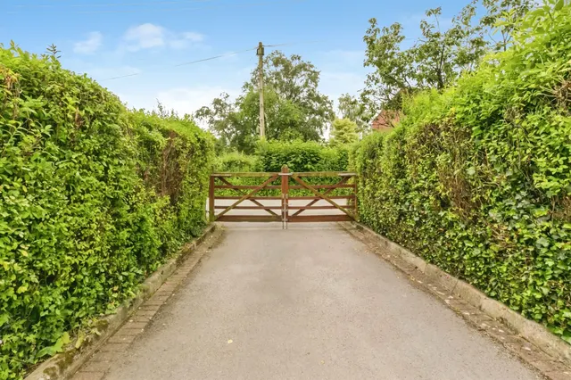 School Lane, Leigh, ST10, photo 3