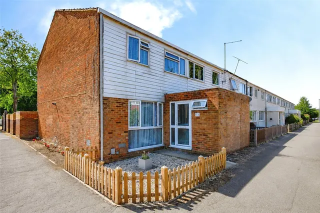 Bromley Gardens, Houghton Regis, Dunstable, Bedfordshire, LU5, photo 1