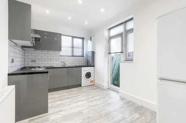 Photo 3 — 106 Burnley Road, London