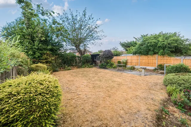 Photo 2 — Lambourn Gardens, Harpenden, AL5