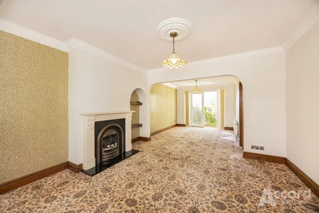 Photo 3 — Pettits Boulevard, Romford, RM1