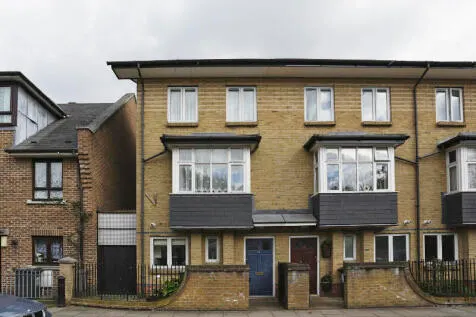 4 bedroom property — 4 bedroom Semi Detached for sale