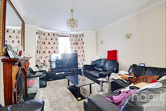 Heath Park Road, Romford, RM2, photo 2