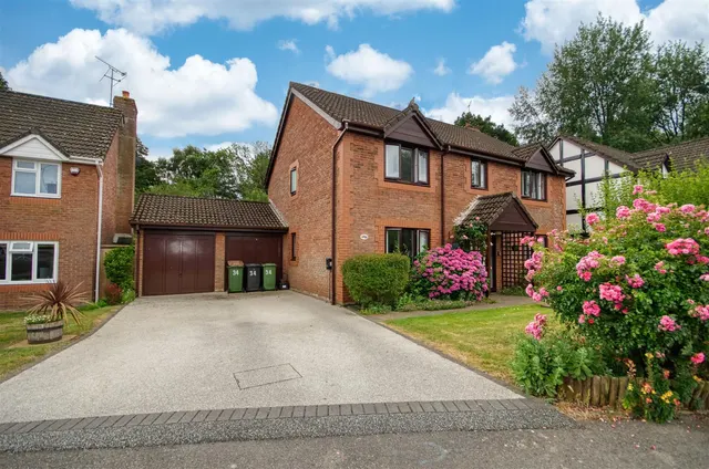 Thistle Road, Hedge End, Southampton, SO30 0TT, photo 1