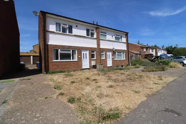 Lower Crescent, Stanford-le-hope, SS17, photo 1