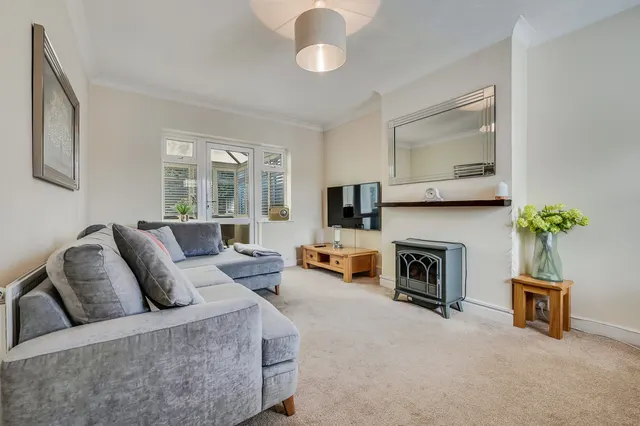 Photo 2 — 48 Nalla Gardens, Broomfield, Chelmsford, Essex, CM1 4AX